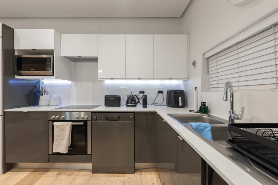 2 Bedroom Property for Sale in Green Point Western Cape